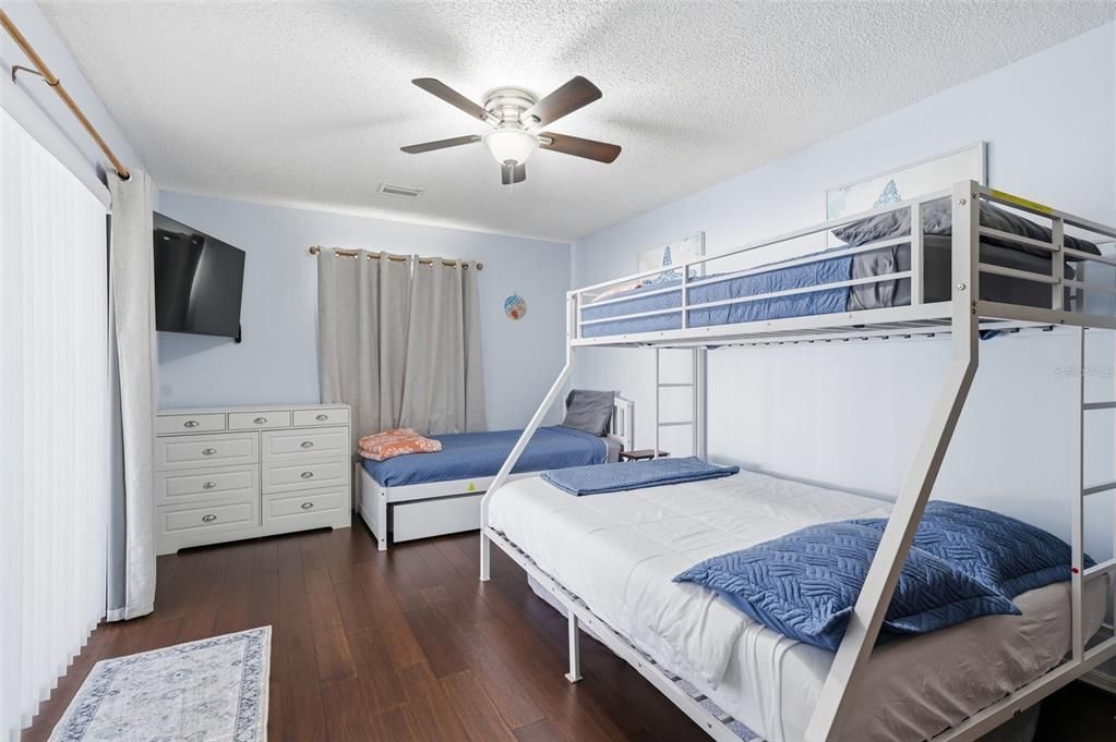 For Sale: $399,900 (3 beds, 2 baths, 1557 Square Feet)