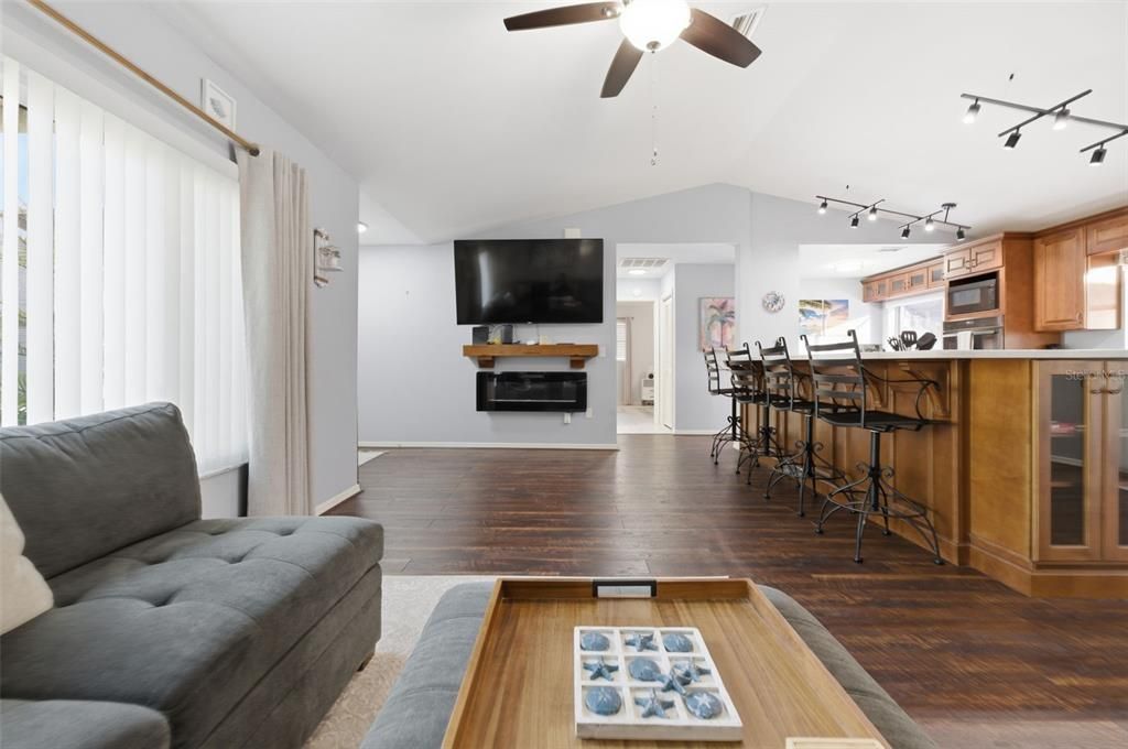 For Sale: $399,900 (3 beds, 2 baths, 1557 Square Feet)