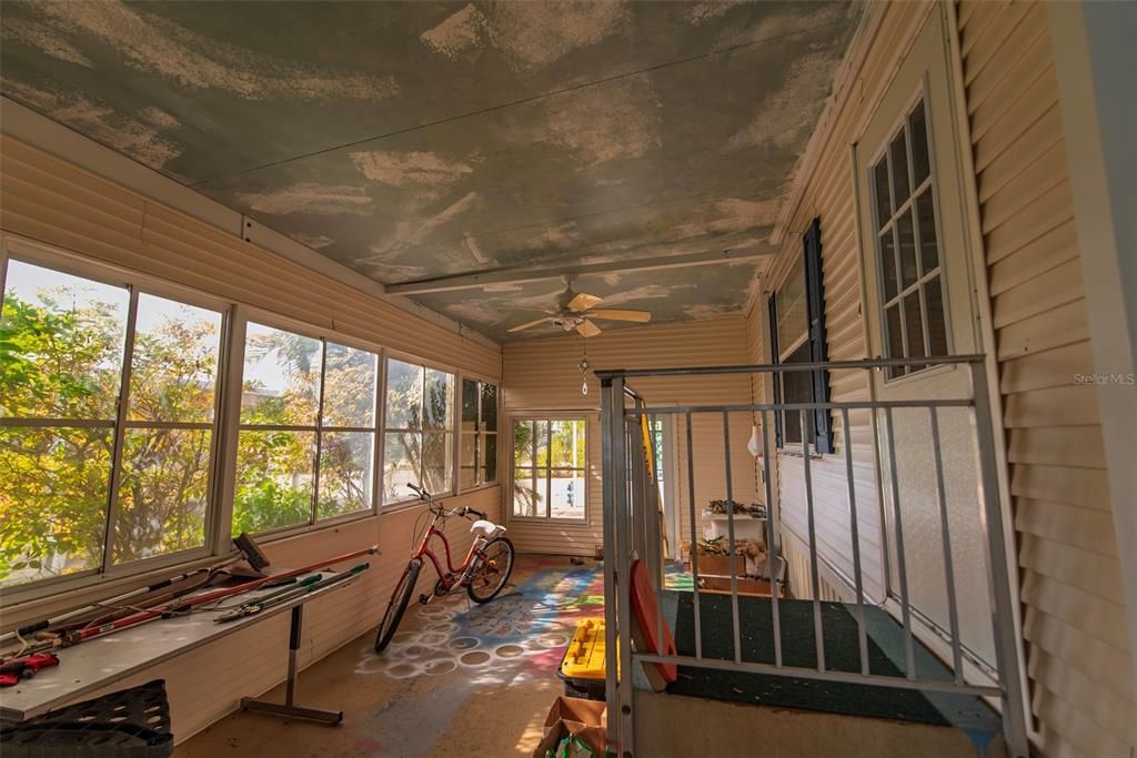 En Venta: $399,900 (4 camas, 2 baños, 2077 Pies cuadrados)