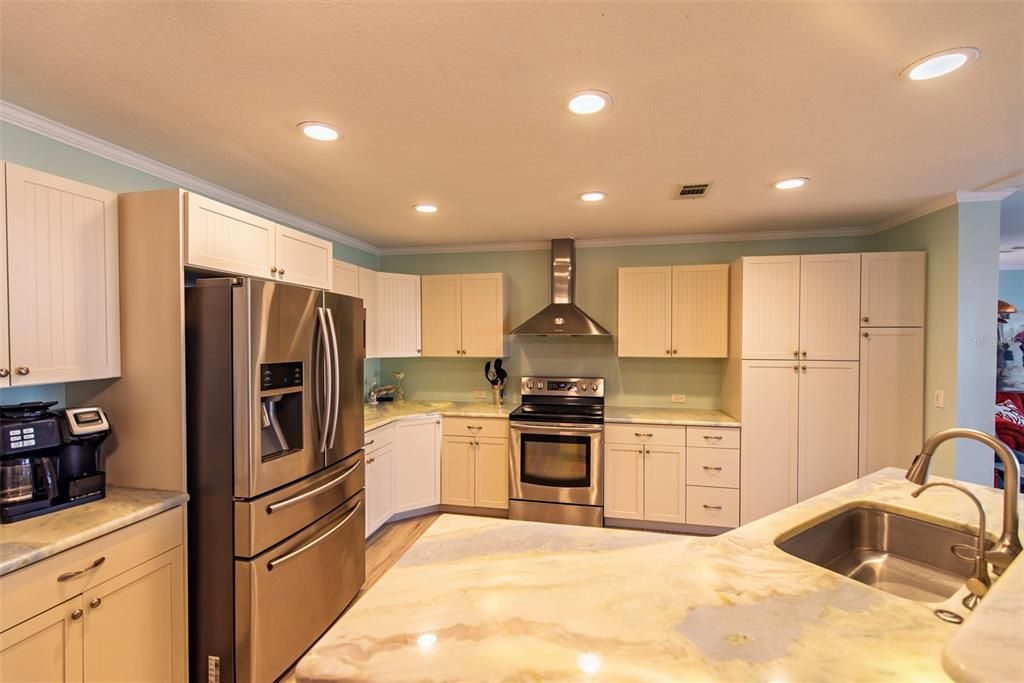 En Venta: $399,900 (4 camas, 2 baños, 2077 Pies cuadrados)