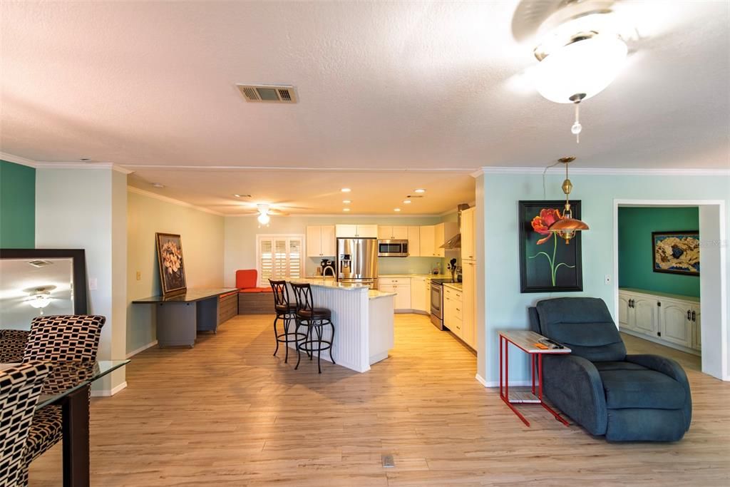 En Venta: $399,900 (4 camas, 2 baños, 2077 Pies cuadrados)