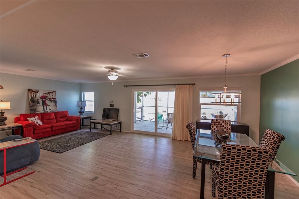 En Venta: $399,900 (4 camas, 2 baños, 2077 Pies cuadrados)