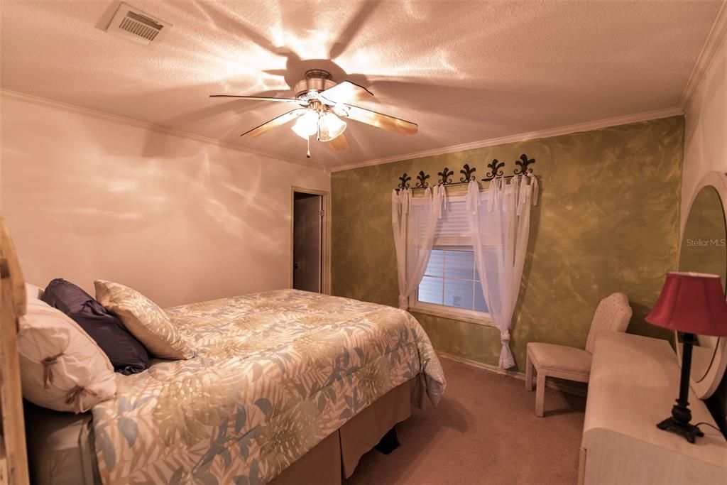 En Venta: $399,900 (4 camas, 2 baños, 2077 Pies cuadrados)