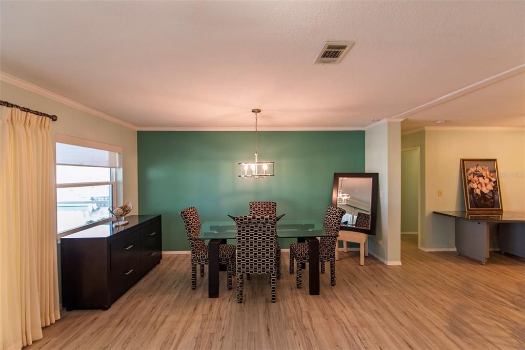 En Venta: $399,900 (4 camas, 2 baños, 2077 Pies cuadrados)