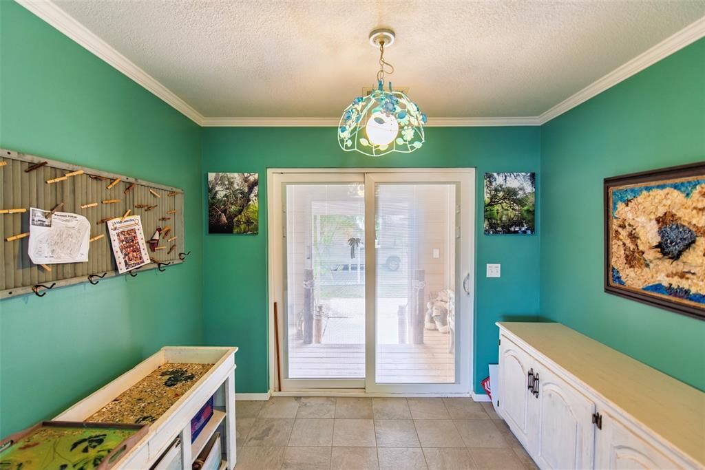 En Venta: $399,900 (4 camas, 2 baños, 2077 Pies cuadrados)