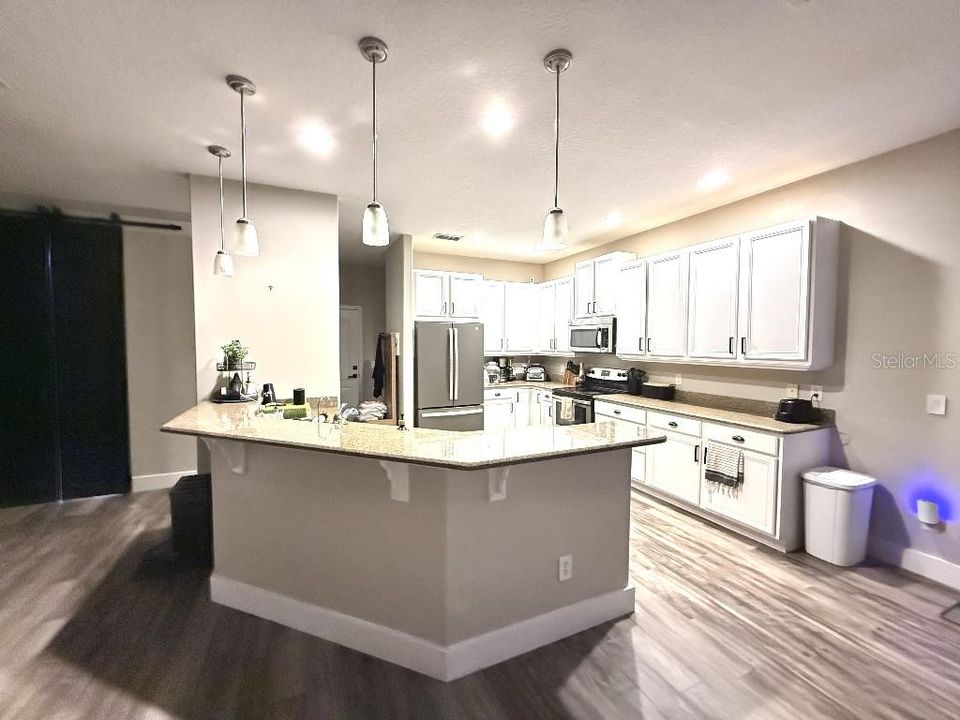 Activo con contrato: $544,999 (5 camas, 3 baños, 3028 Pies cuadrados)