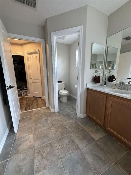 Activo con contrato: $544,999 (5 camas, 3 baños, 3028 Pies cuadrados)