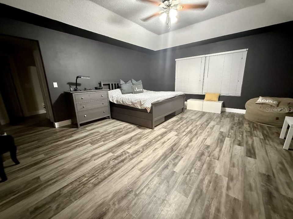 Activo con contrato: $544,999 (5 camas, 3 baños, 3028 Pies cuadrados)