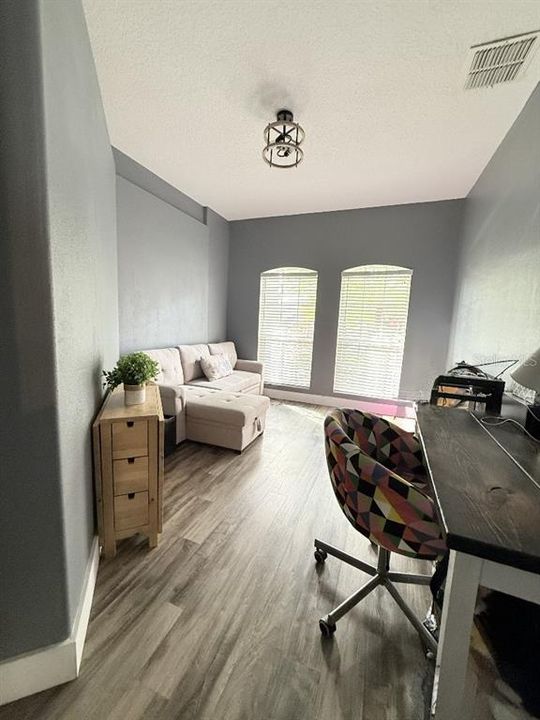 Activo con contrato: $544,999 (5 camas, 3 baños, 3028 Pies cuadrados)