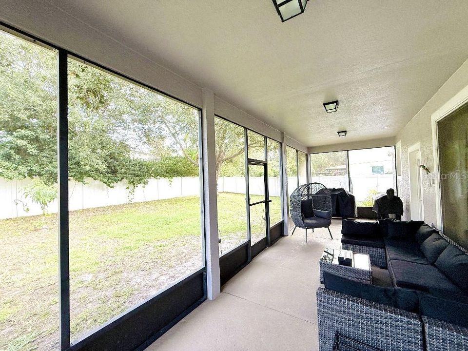 Activo con contrato: $544,999 (5 camas, 3 baños, 3028 Pies cuadrados)