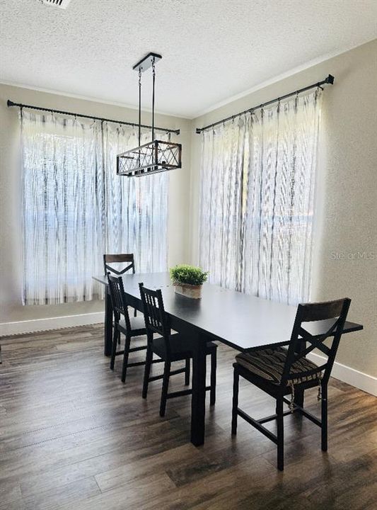 Activo con contrato: $544,999 (5 camas, 3 baños, 3028 Pies cuadrados)