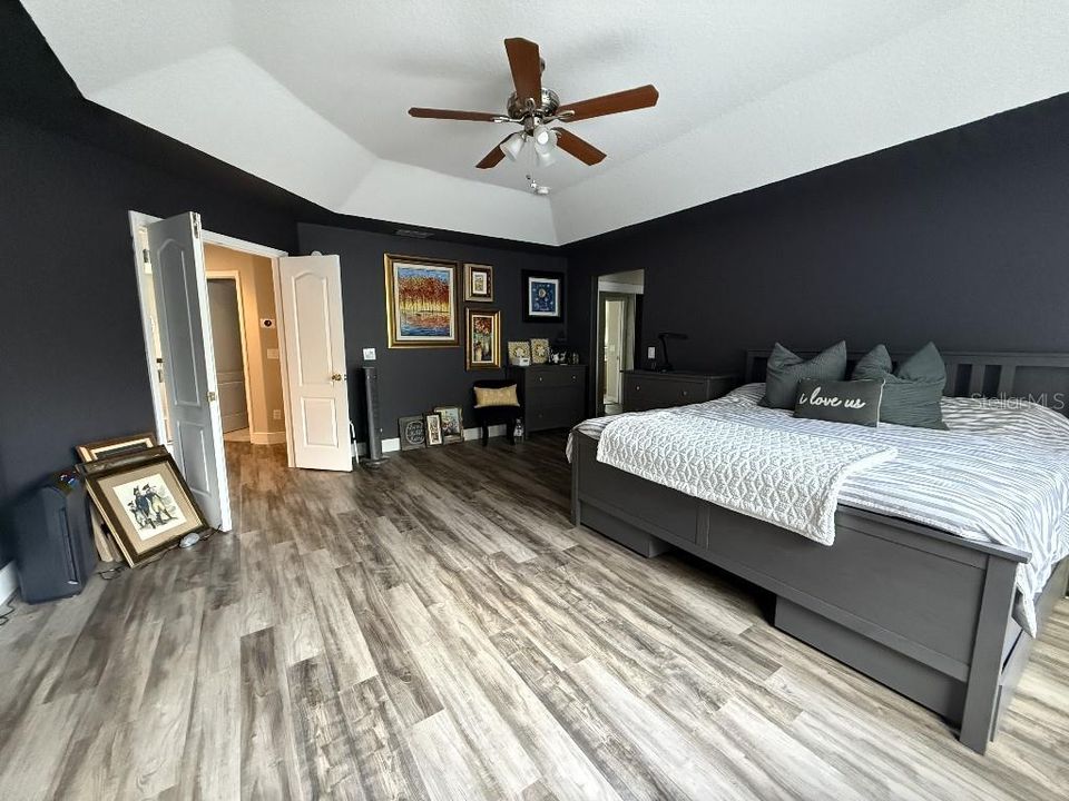 Activo con contrato: $544,999 (5 camas, 3 baños, 3028 Pies cuadrados)