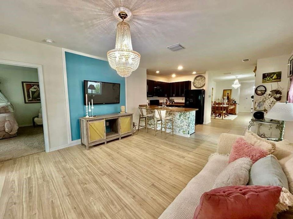 待售: $285,800 (3 贝兹, 2 浴室, 1516 平方英尺)