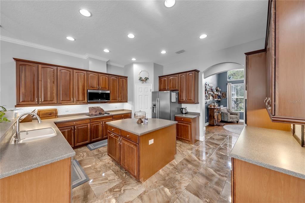 En Venta: $725,000 (4 camas, 3 baños, 2973 Pies cuadrados)