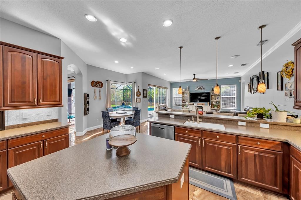 En Venta: $725,000 (4 camas, 3 baños, 2973 Pies cuadrados)