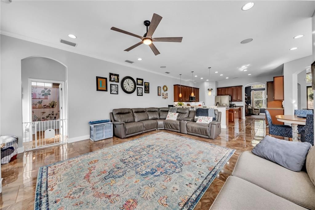 En Venta: $725,000 (4 camas, 3 baños, 2973 Pies cuadrados)