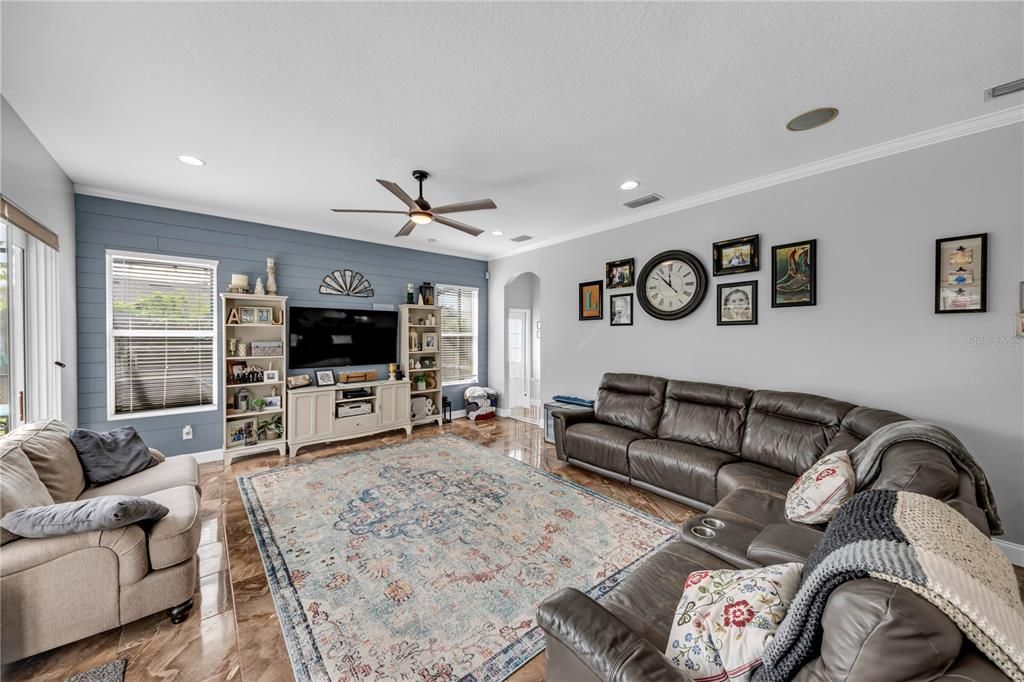 En Venta: $725,000 (4 camas, 3 baños, 2973 Pies cuadrados)