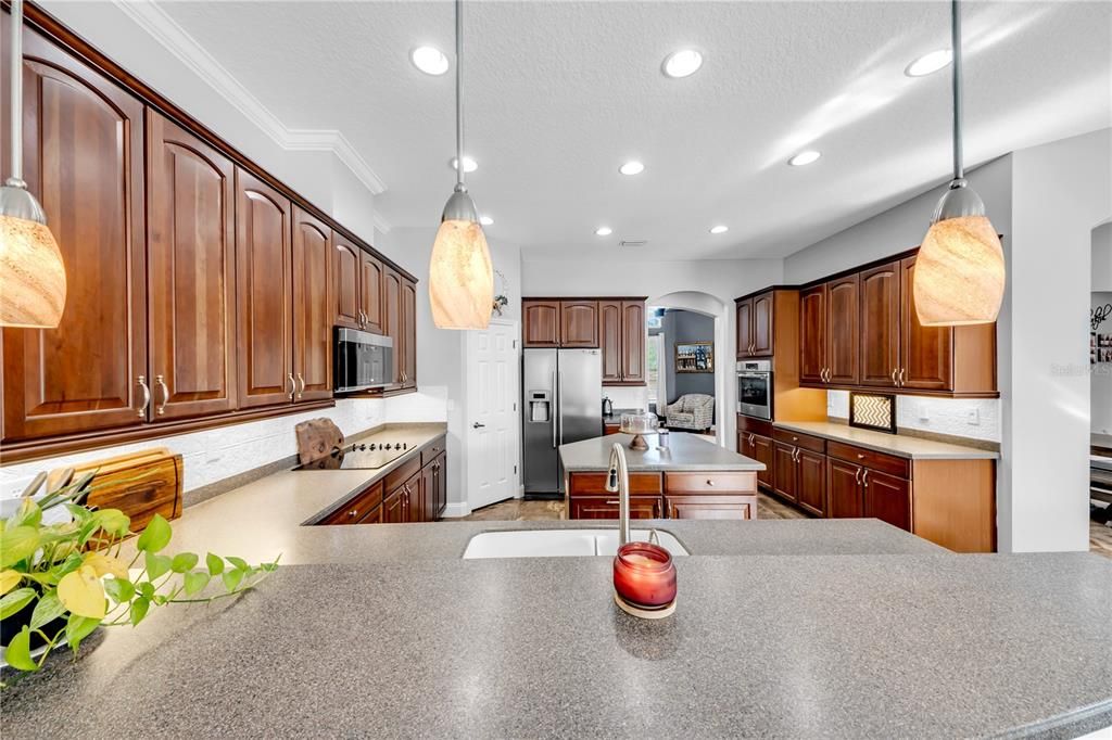 En Venta: $725,000 (4 camas, 3 baños, 2973 Pies cuadrados)