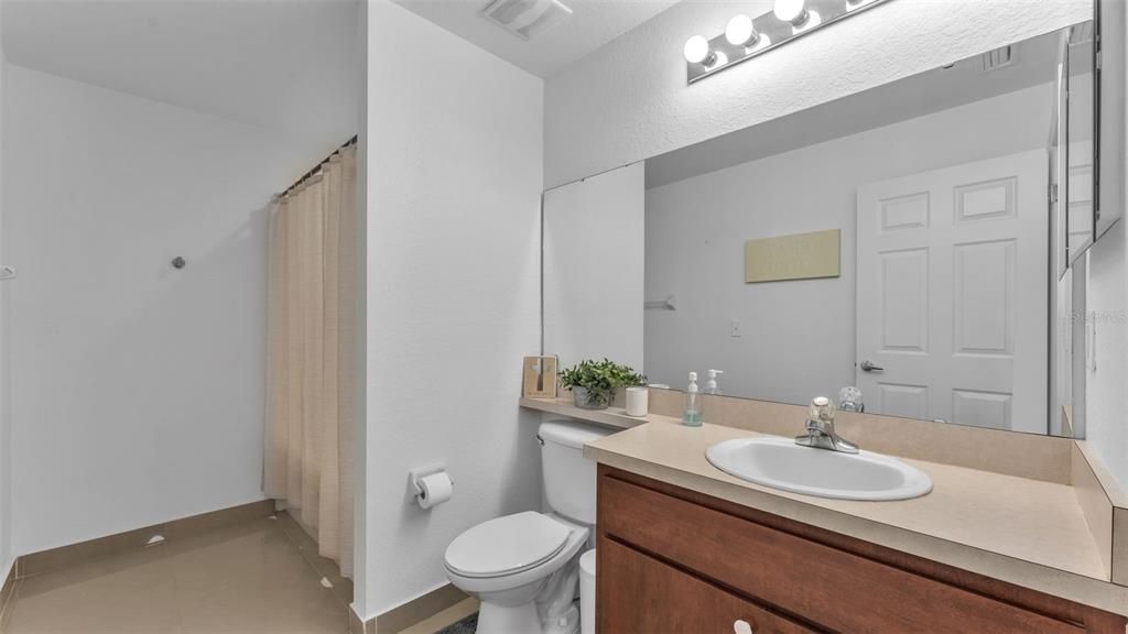 En Venta: $325,000 (3 camas, 2 baños, 2043 Pies cuadrados)