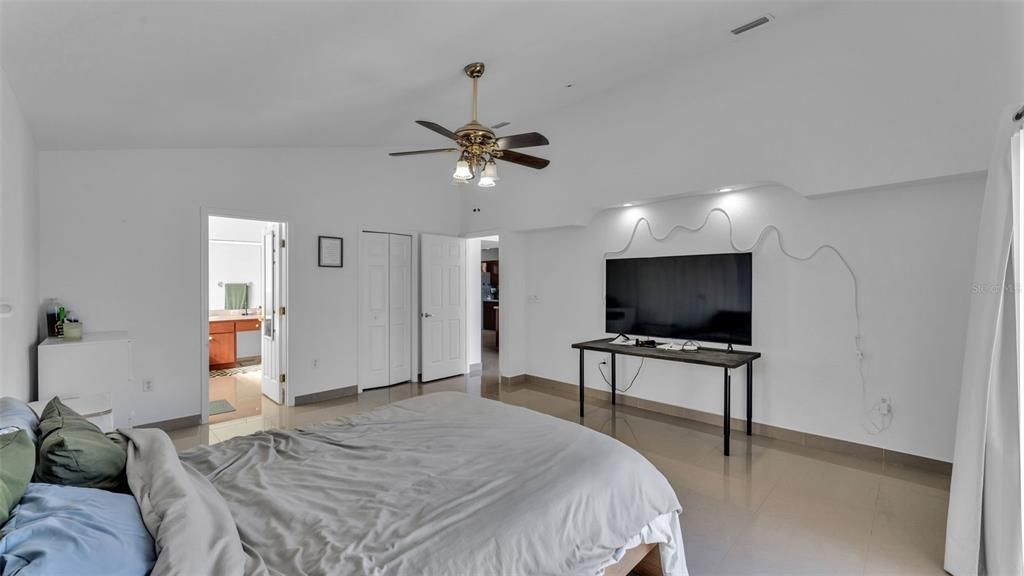 En Venta: $325,000 (3 camas, 2 baños, 2043 Pies cuadrados)