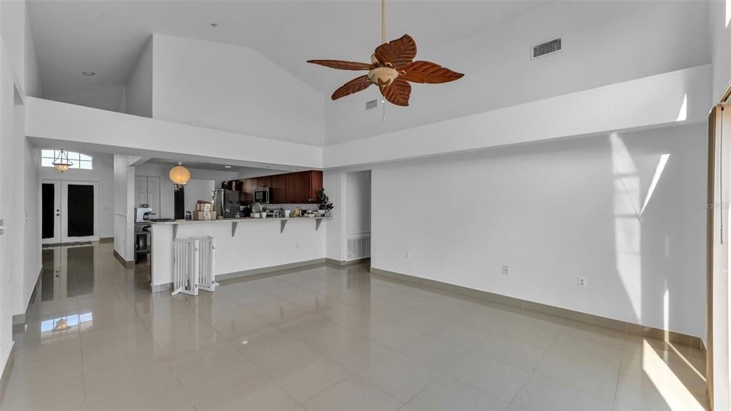 En Venta: $325,000 (3 camas, 2 baños, 2043 Pies cuadrados)