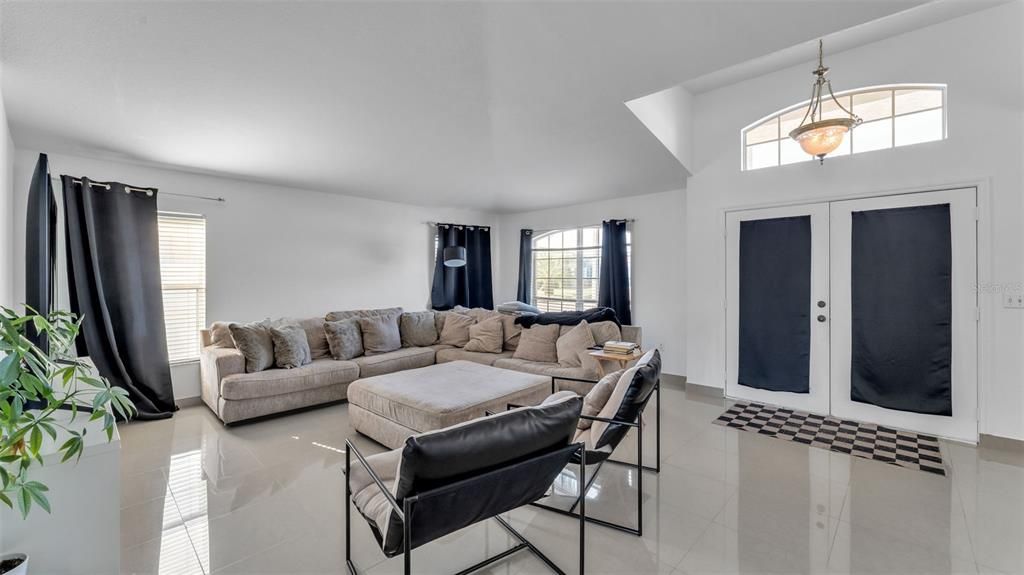 En Venta: $325,000 (3 camas, 2 baños, 2043 Pies cuadrados)