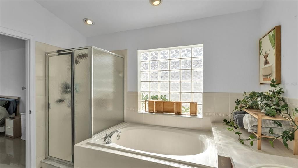 En Venta: $325,000 (3 camas, 2 baños, 2043 Pies cuadrados)