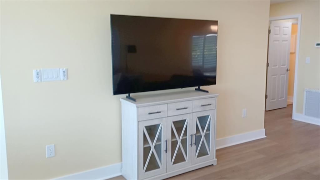 For Rent: $5,000 (2 beds, 2 baths, 1377 Square Feet)