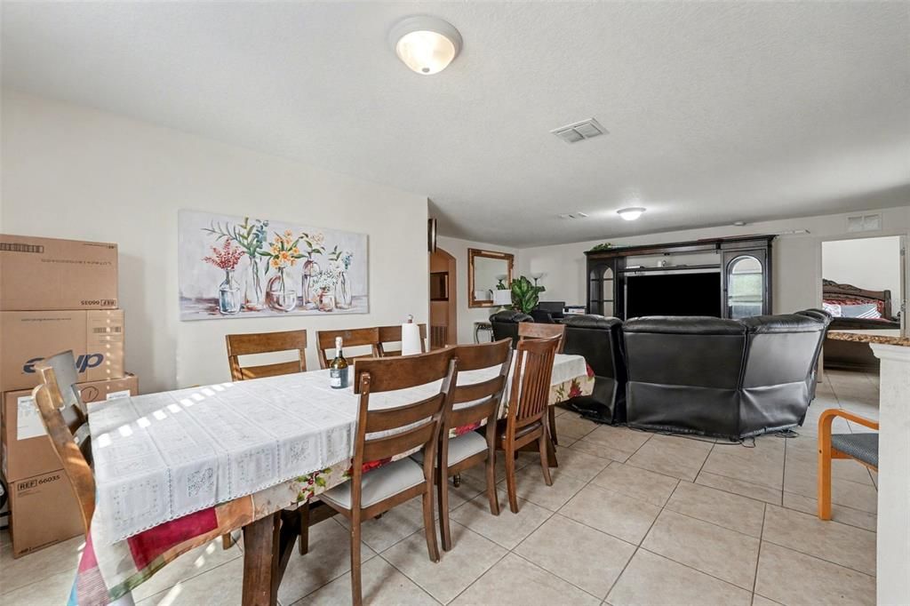 En Venta: $309,990 (3 camas, 2 baños, 1609 Pies cuadrados)