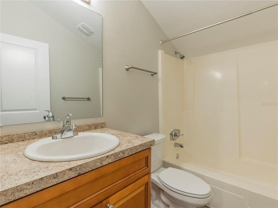 For Rent: $1,300 (2 beds, 1 baths, 1680 Square Feet)