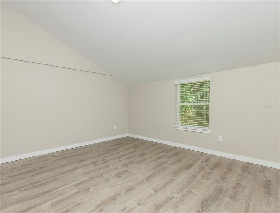 For Rent: $1,300 (2 beds, 1 baths, 1680 Square Feet)