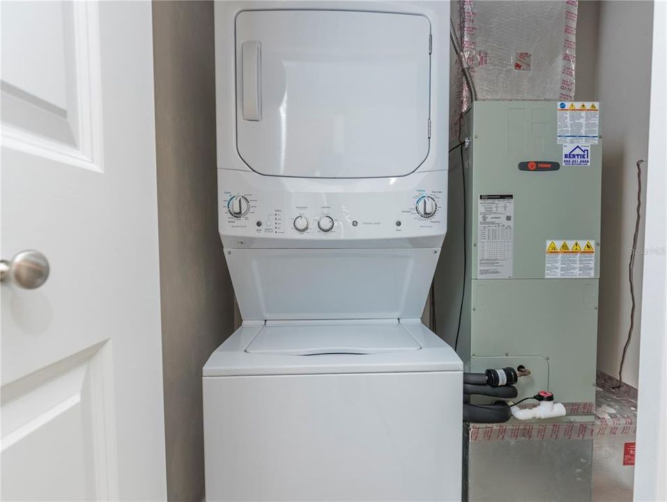 For Rent: $1,300 (2 beds, 1 baths, 1680 Square Feet)