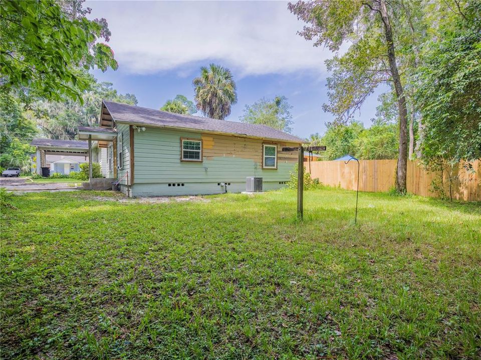 For Rent: $1,300 (2 beds, 1 baths, 1680 Square Feet)