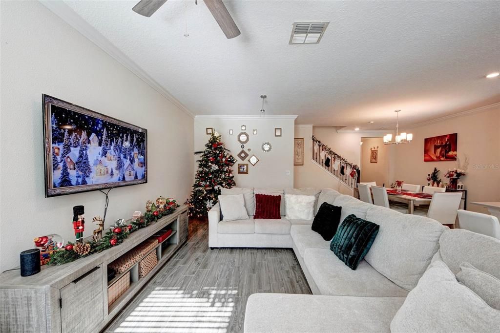 For Sale: $320,000 (3 beds, 2 baths, 1912 Square Feet)