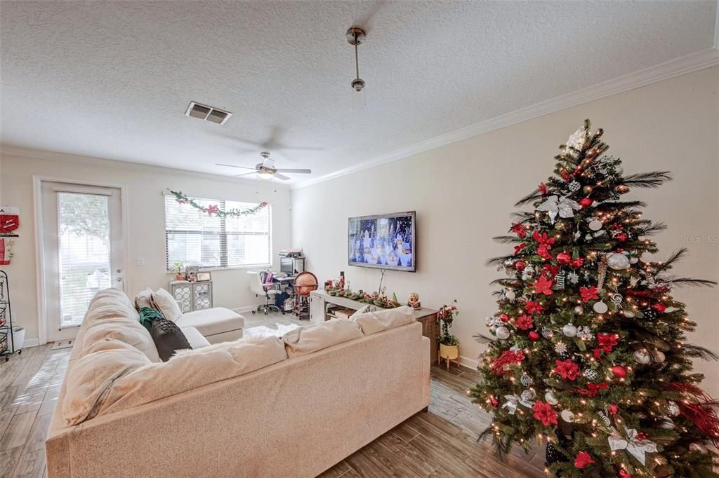 For Sale: $320,000 (3 beds, 2 baths, 1912 Square Feet)