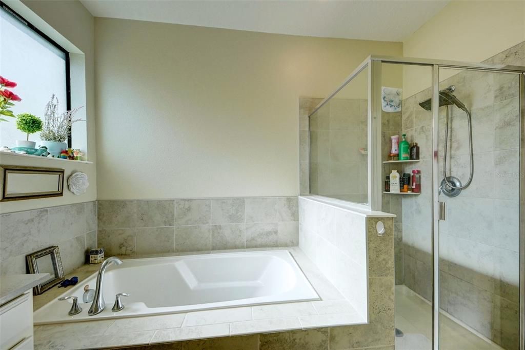 For Sale: $320,000 (3 beds, 2 baths, 1912 Square Feet)