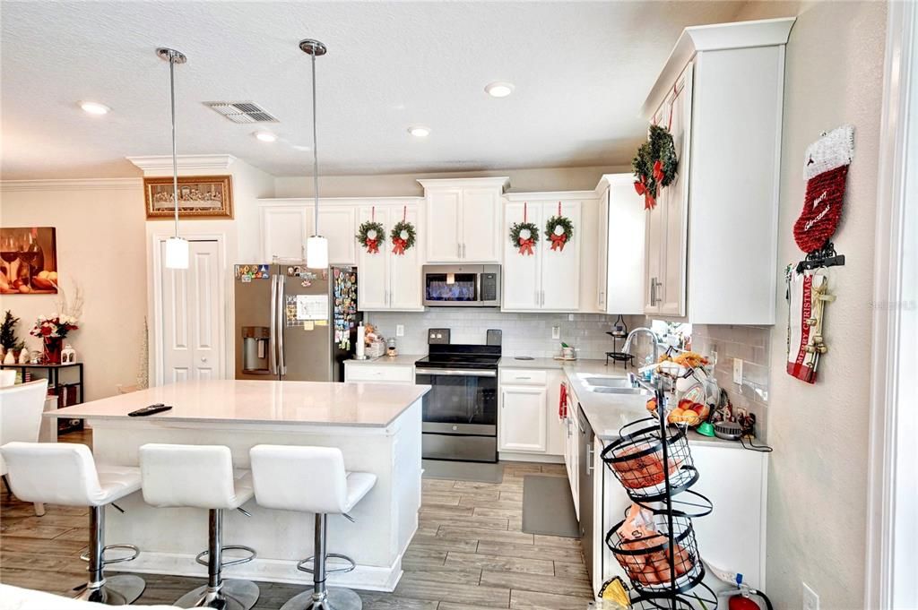 For Sale: $320,000 (3 beds, 2 baths, 1912 Square Feet)