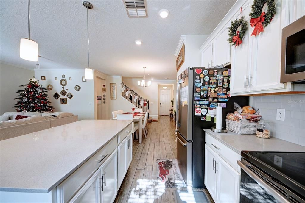 For Sale: $320,000 (3 beds, 2 baths, 1912 Square Feet)