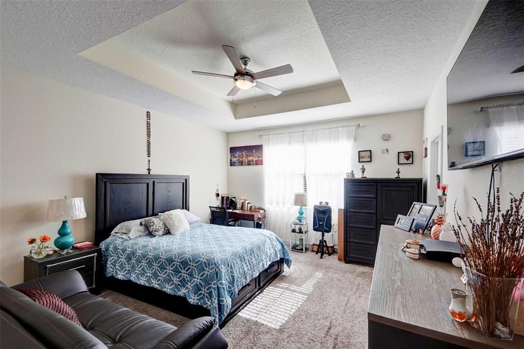 For Sale: $320,000 (3 beds, 2 baths, 1912 Square Feet)