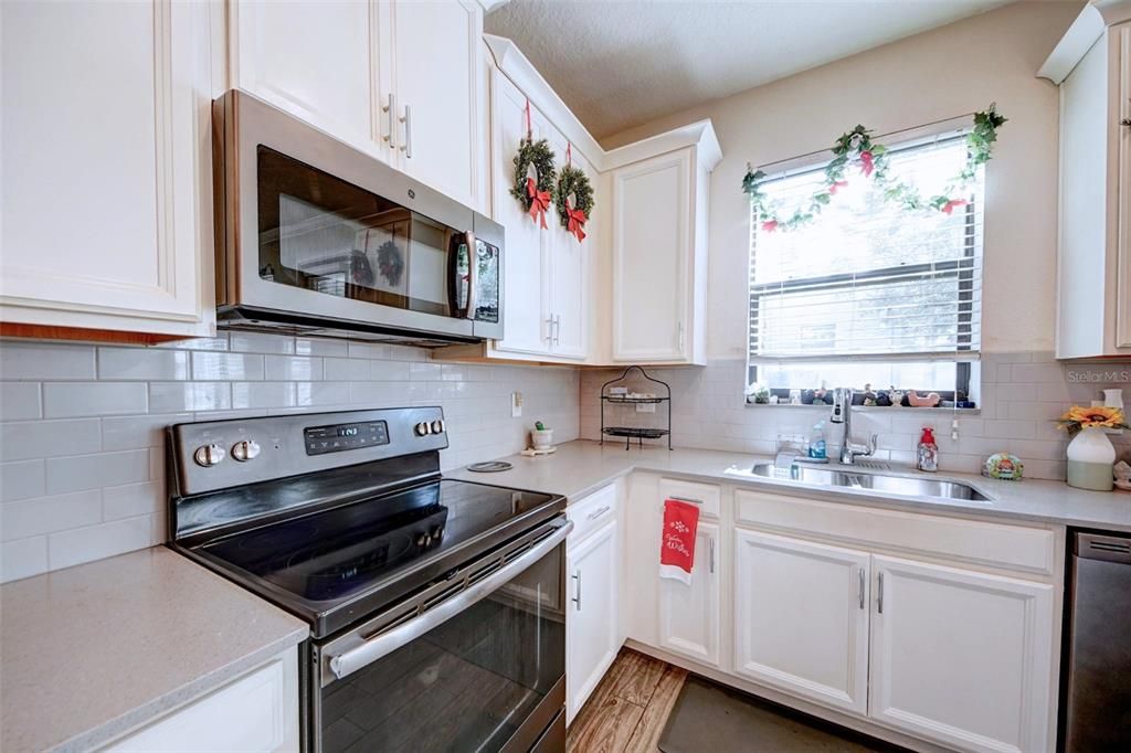 For Sale: $320,000 (3 beds, 2 baths, 1912 Square Feet)