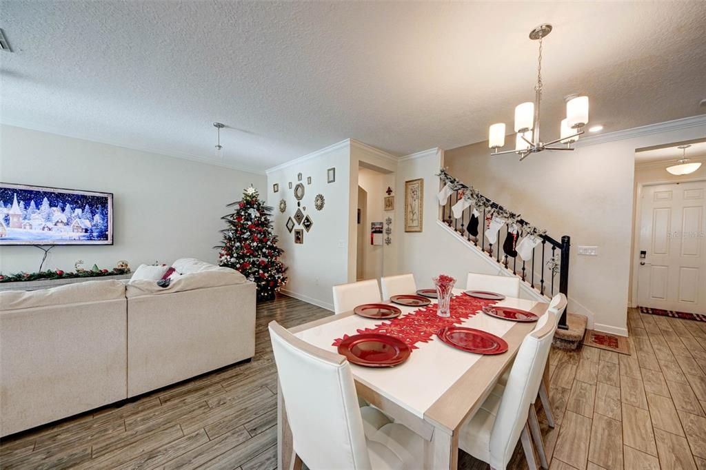 For Sale: $320,000 (3 beds, 2 baths, 1912 Square Feet)