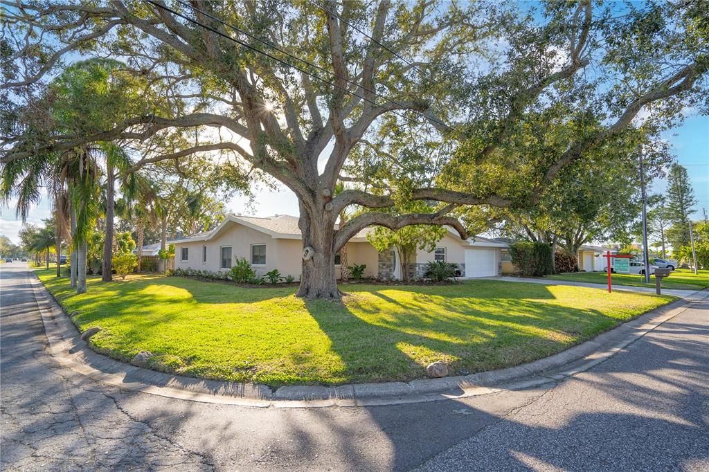 En Venta: $538,500 (3 camas, 3 baños, 1957 Pies cuadrados)