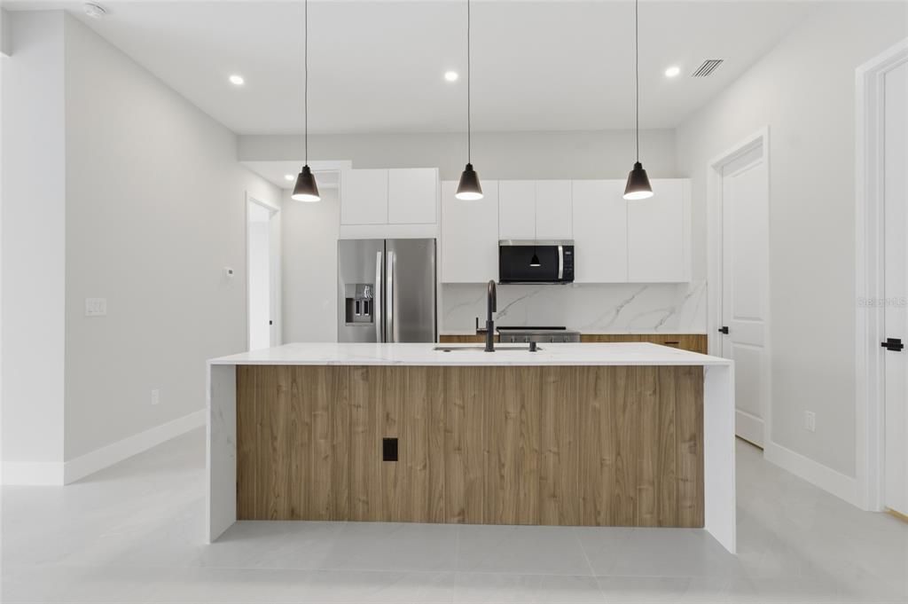 На продажу: $925,000 (3 спален, 3 ванн, 2014 Квадратных фут)