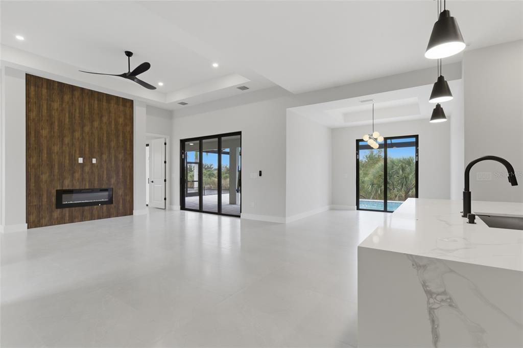 На продажу: $925,000 (3 спален, 3 ванн, 2014 Квадратных фут)