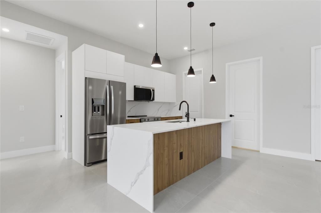 На продажу: $925,000 (3 спален, 3 ванн, 2014 Квадратных фут)