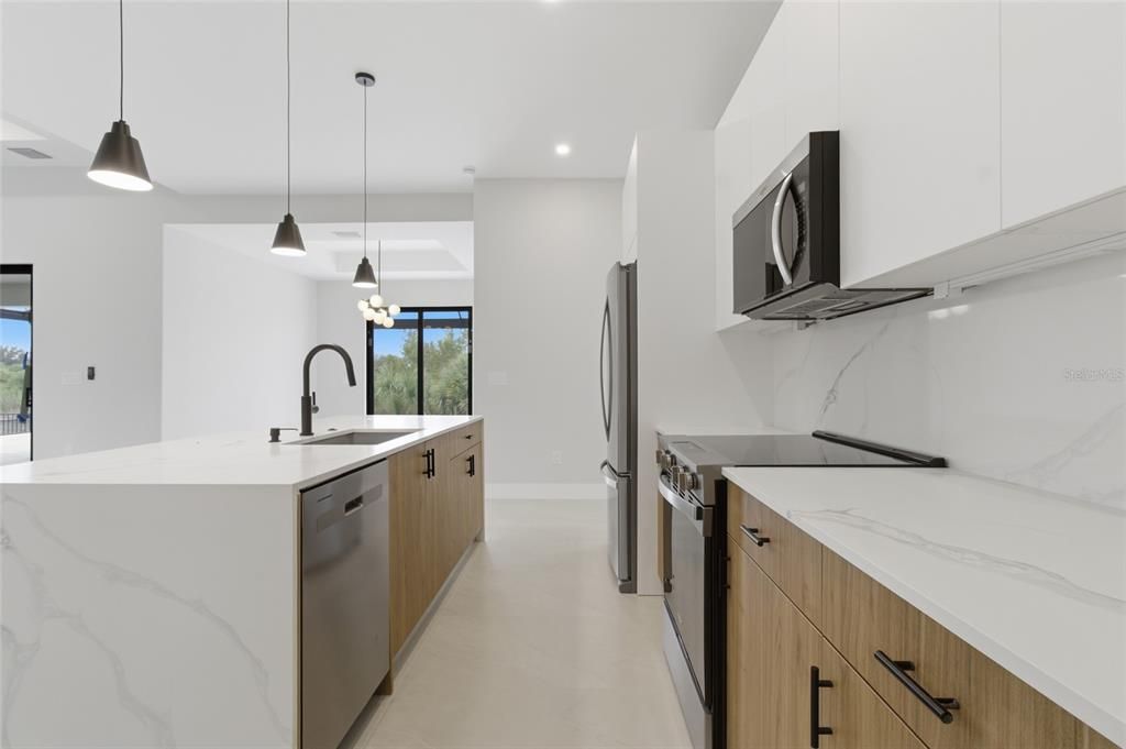 На продажу: $925,000 (3 спален, 3 ванн, 2014 Квадратных фут)