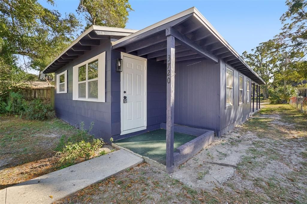 待售: $240,000 (2 贝兹, 1 浴室, 640 平方英尺)