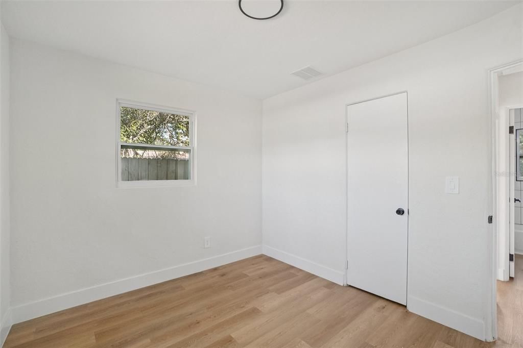 待售: $240,000 (2 贝兹, 1 浴室, 640 平方英尺)