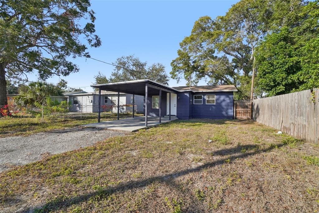 待售: $240,000 (2 贝兹, 1 浴室, 640 平方英尺)