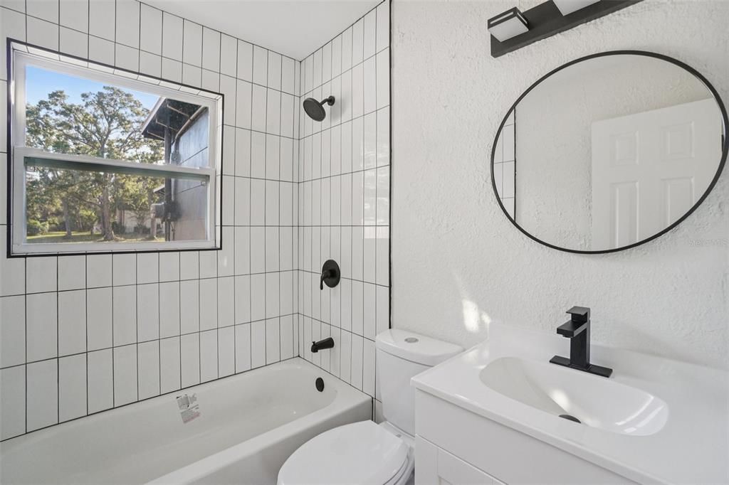 待售: $240,000 (2 贝兹, 1 浴室, 640 平方英尺)